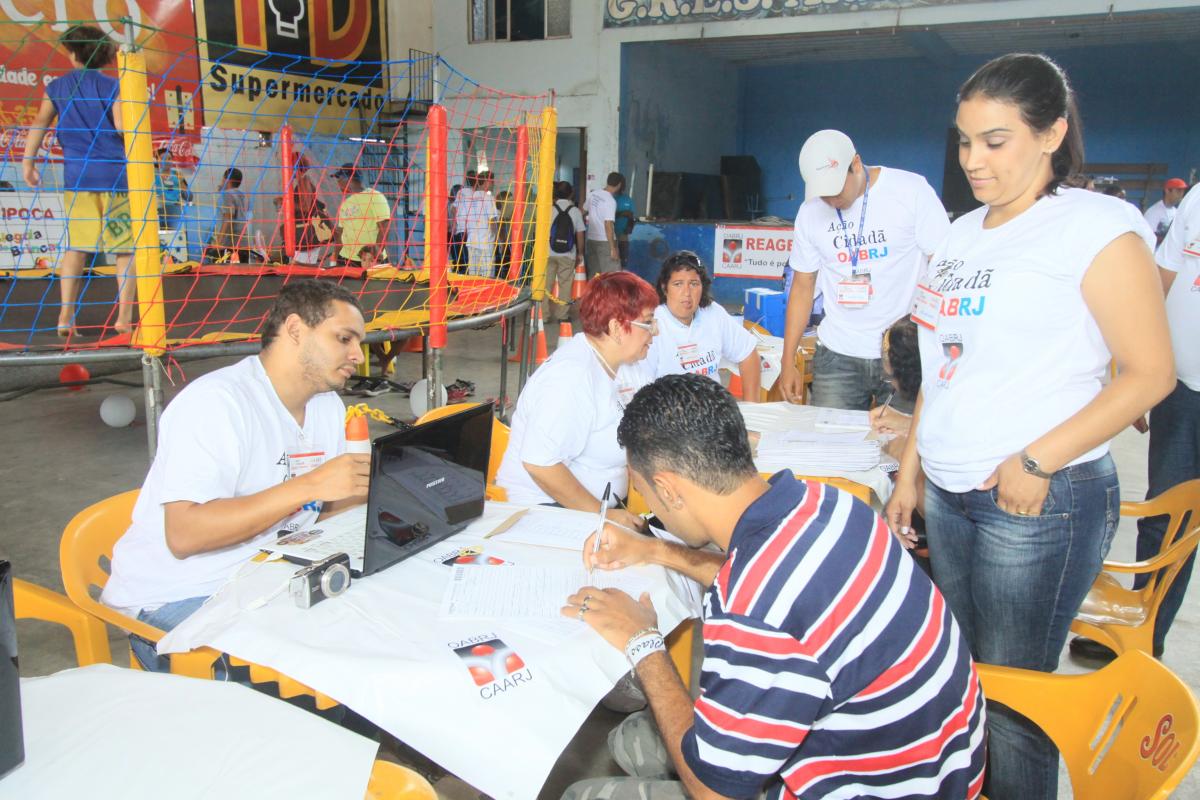 Ação social 'Reage Friburgo' ofereceu atendimento médico e assistência jurídica / Foto: Lula Aparício