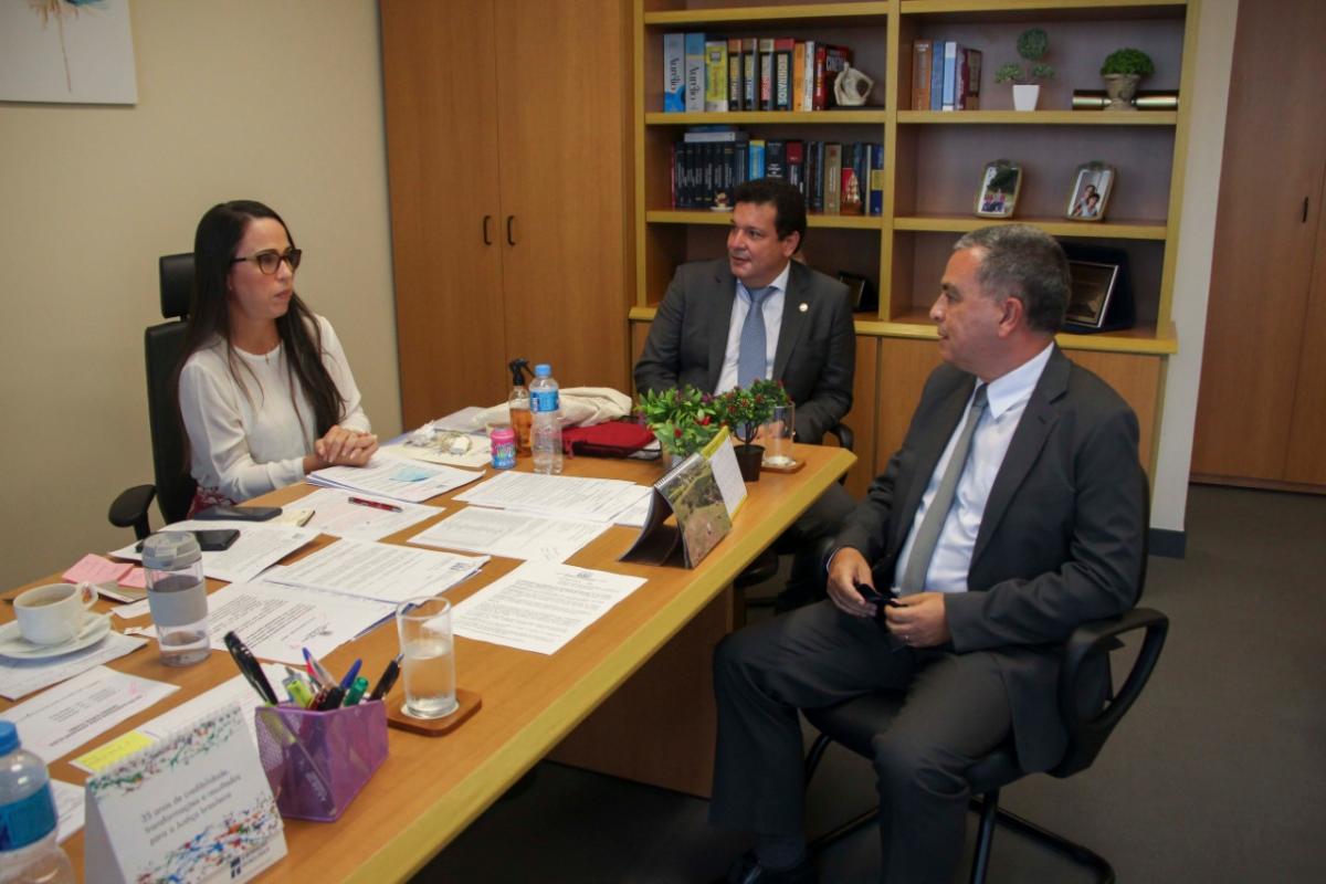 A juíza Daniela Bandeira, Alfredo Hilário e Carlos André Pedrazzi / Foto: Bruno Marins